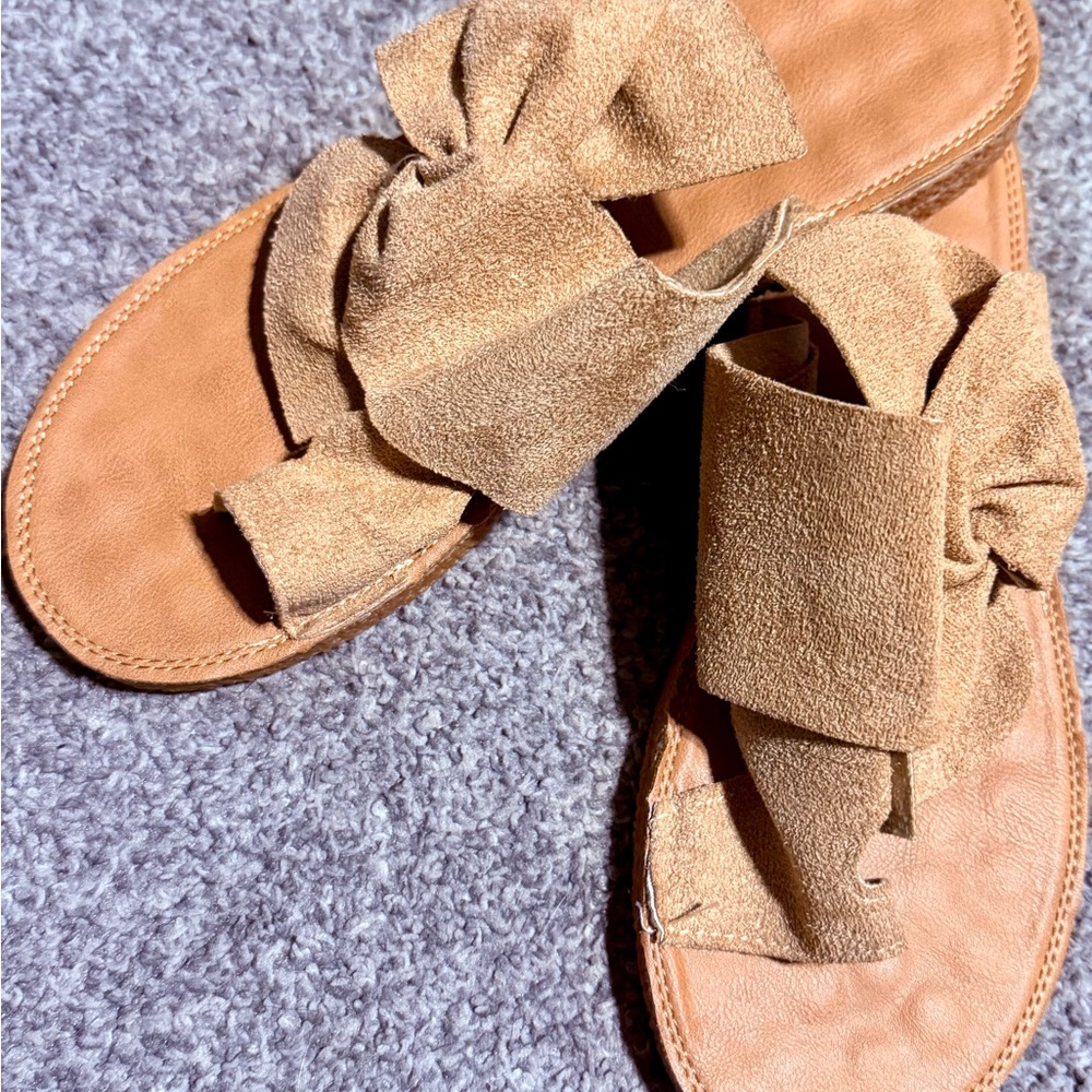 Tan Sandals with Twisted Strap and Open-Toe Design